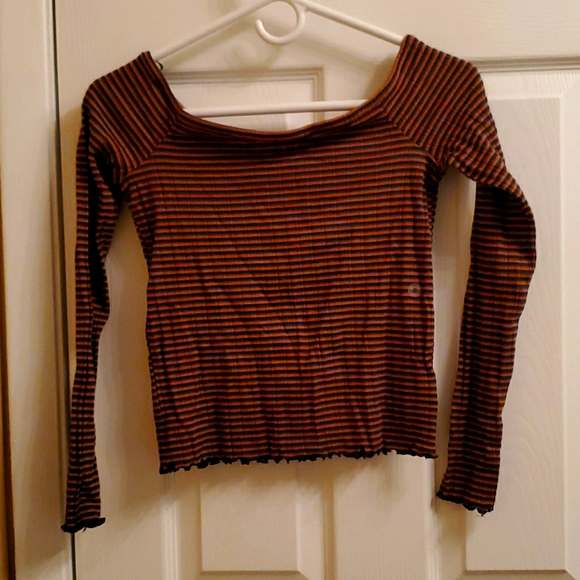 American Eagle Outfitters Tops - American eagle brand off the shoulder crop top